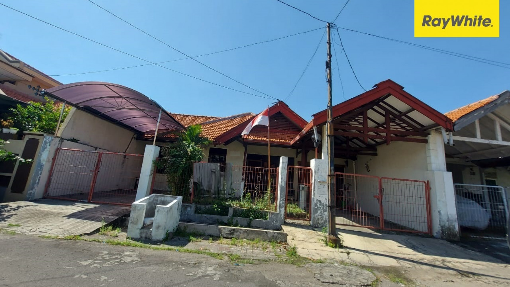 Dijual Rumah di Jl Nginden Intan Barat Surabaya