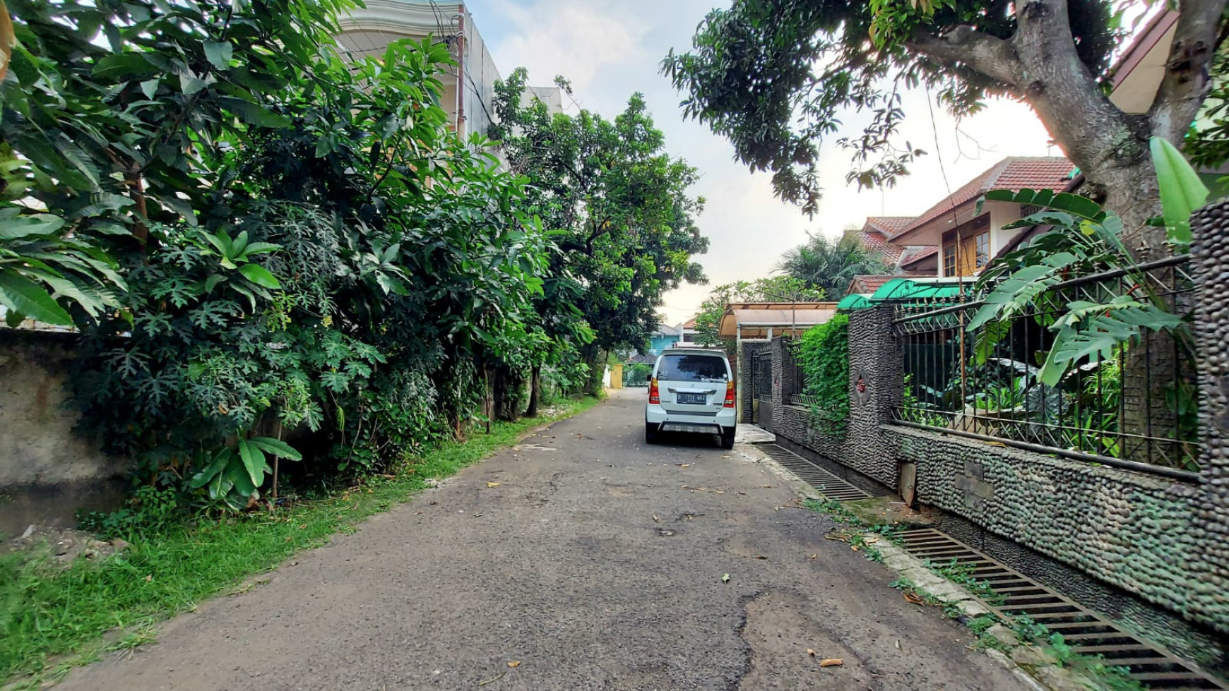 Rumah Asri 2 Lantai di Cirendeu