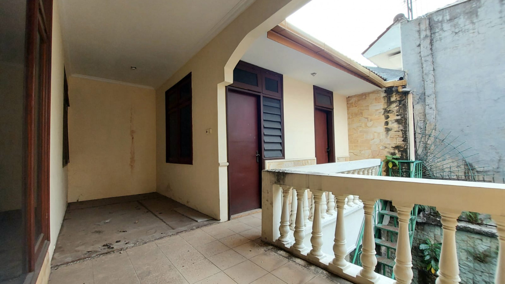 Rumah Asri 2 Lantai di Cirendeu