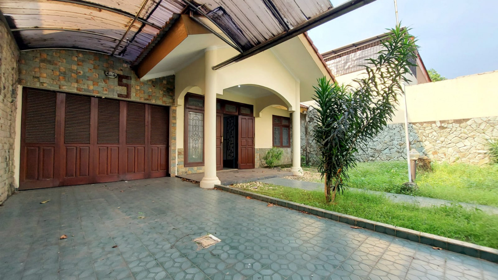 Rumah Asri 2 Lantai di Cirendeu