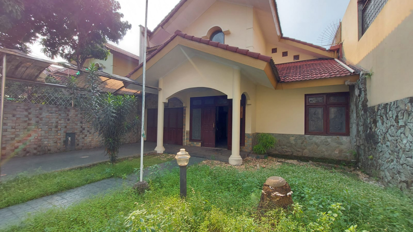 Rumah Asri 2 Lantai di Cirendeu