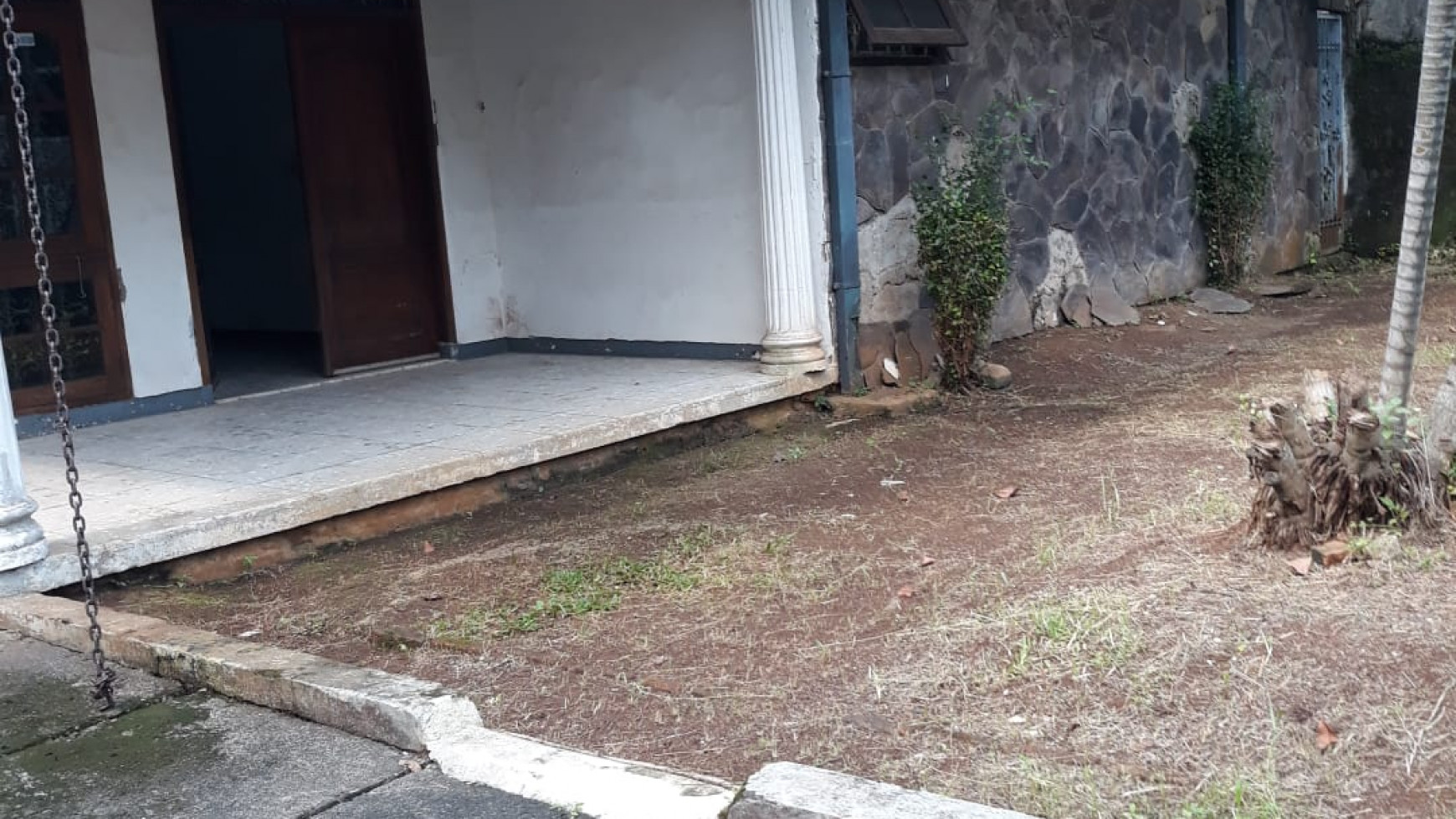 Rumah Lama Harga Tanah di Kompleks Eksklusi