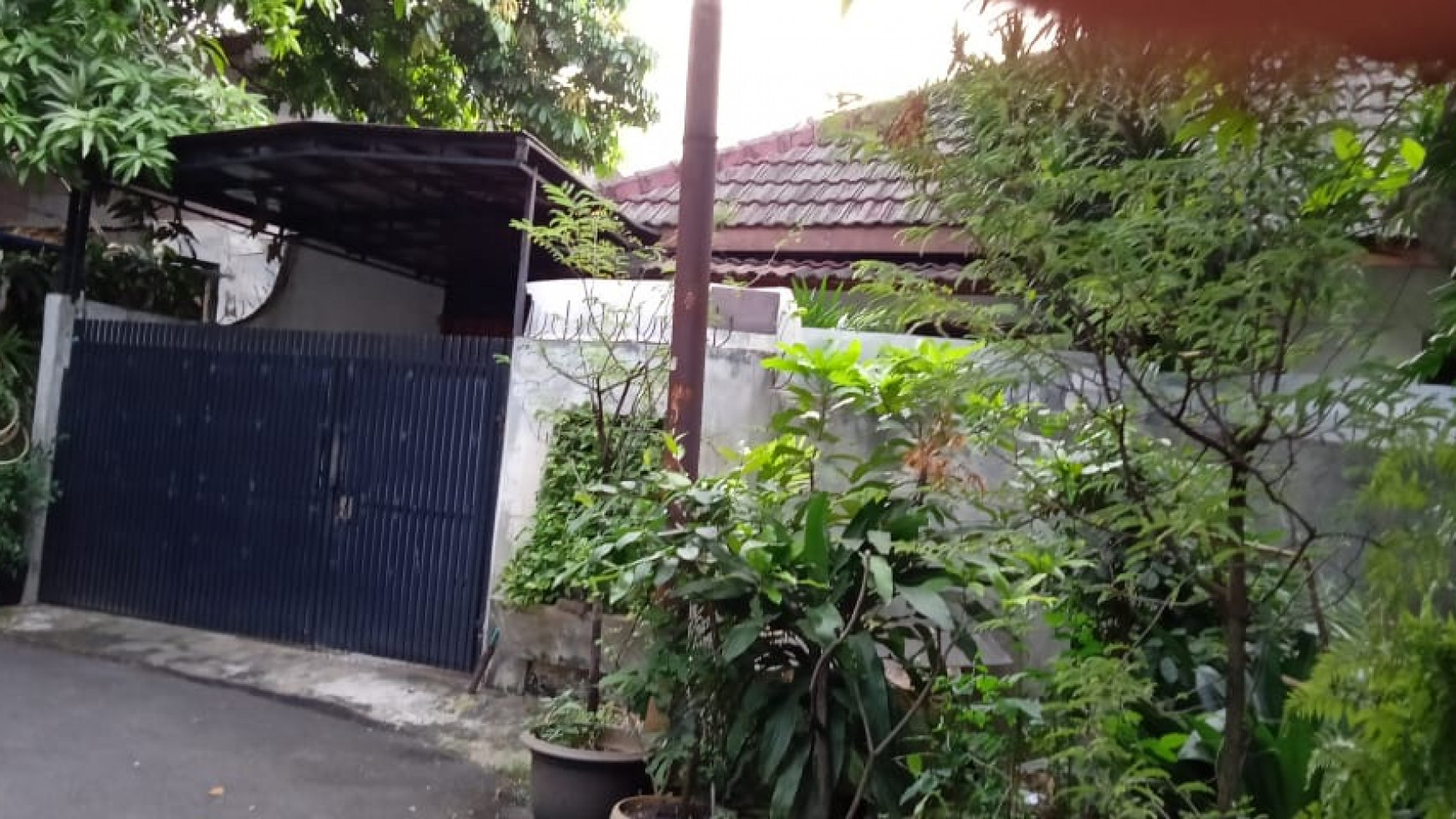 Rumah rapih, terawat siap huni, lokasi strategis di Pesanggrahan.