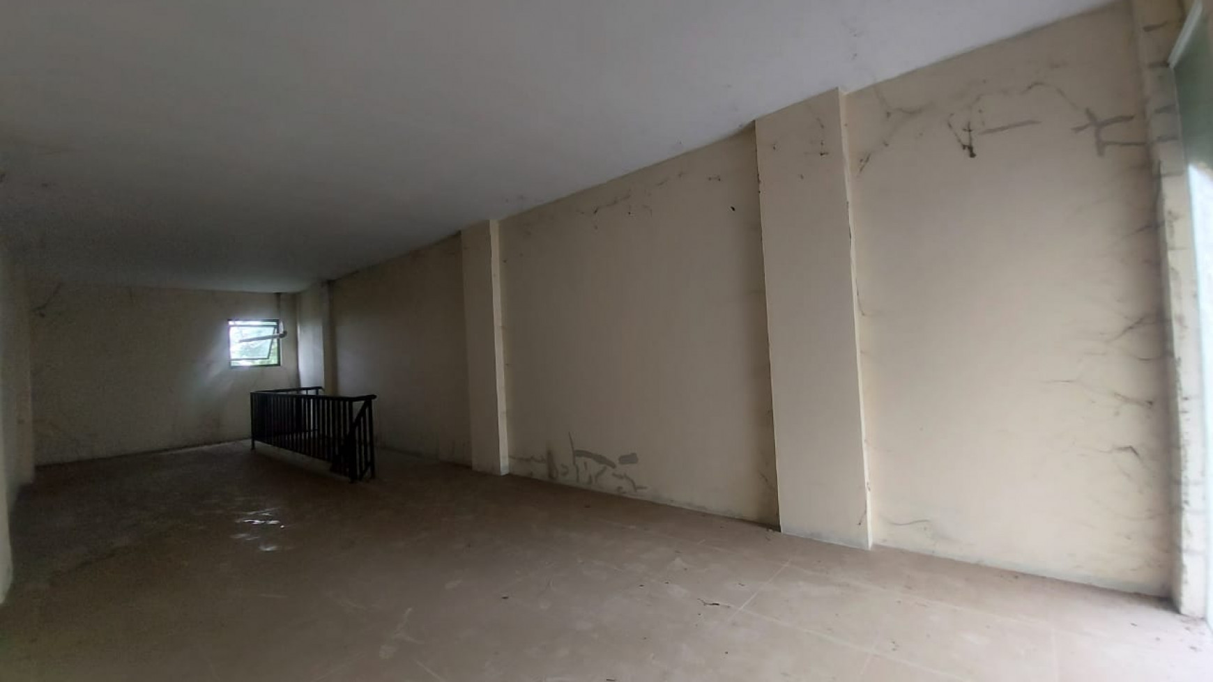 Dijual Ruko 3,5  Lantai (ruko Gandeng) ini berlokasi strategis di Depok, Cocok untuk dijadikan tempat usaha