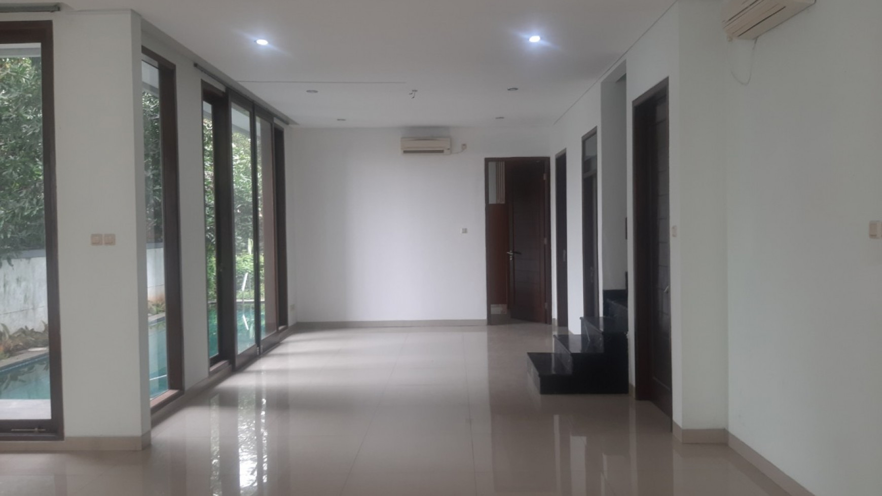 Rumah Swimming Pool Jl Mulawarman, Kebayoran Baru Luas 350m2