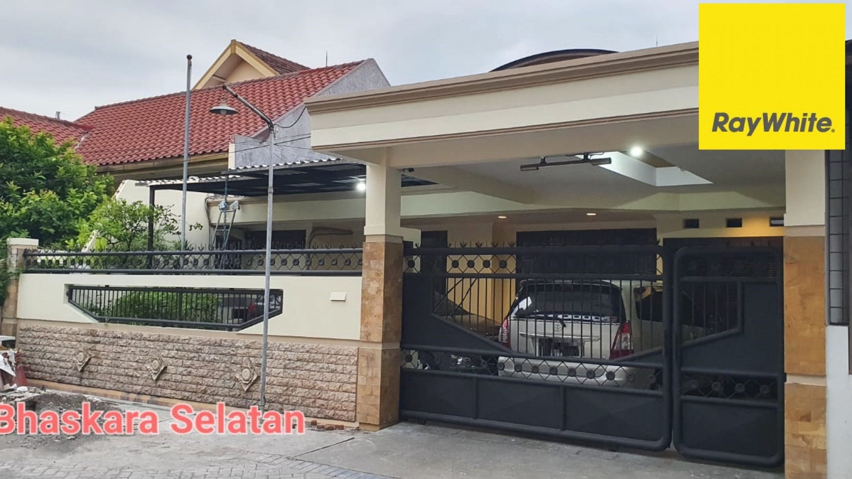 Dijual Rumah 1,5Lantai di Bhaskara Selatan, Surabaya