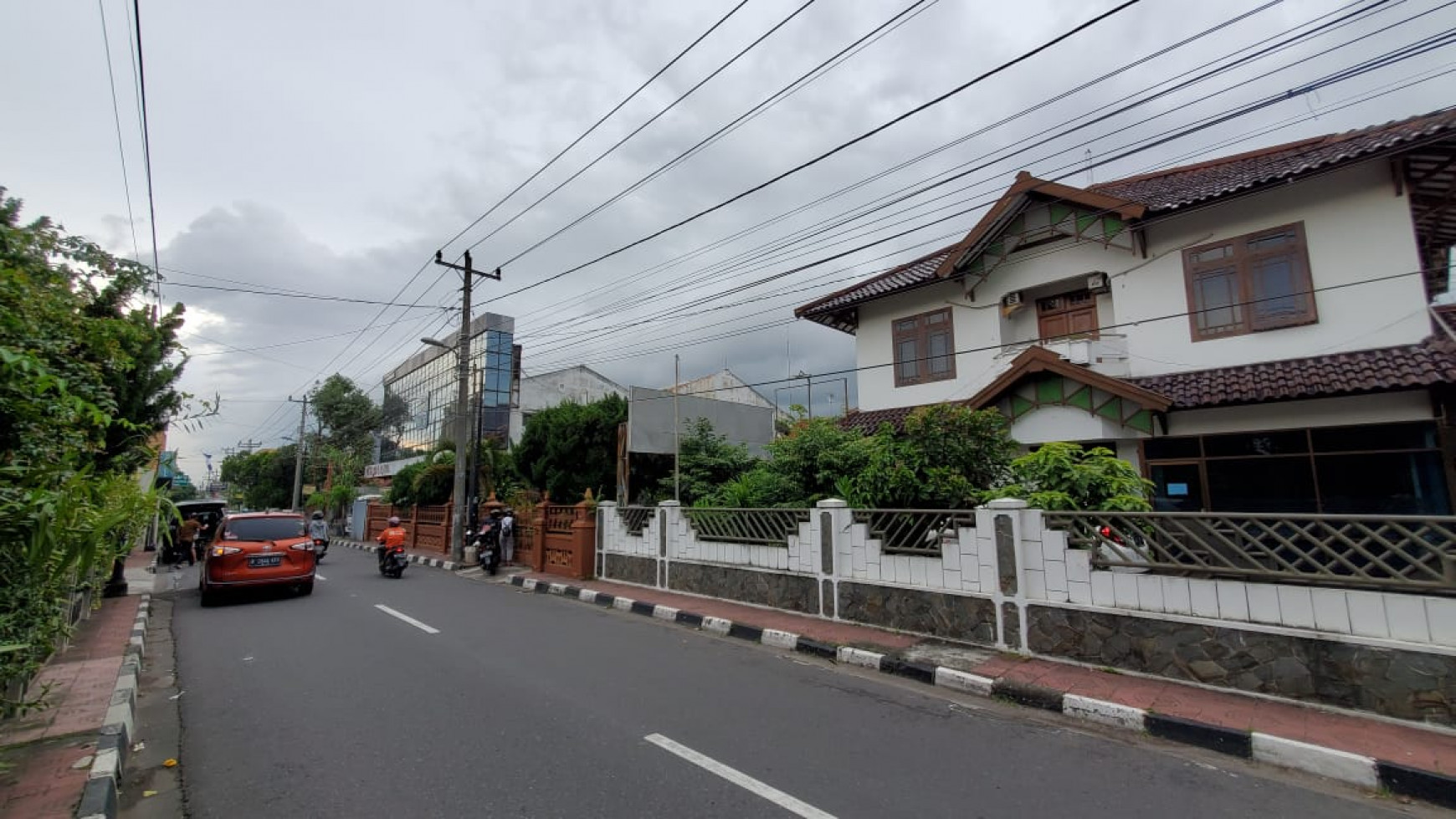 RUMAH LUAS DENGAN 11 KAMAR DI GOWONGAN JOGJA