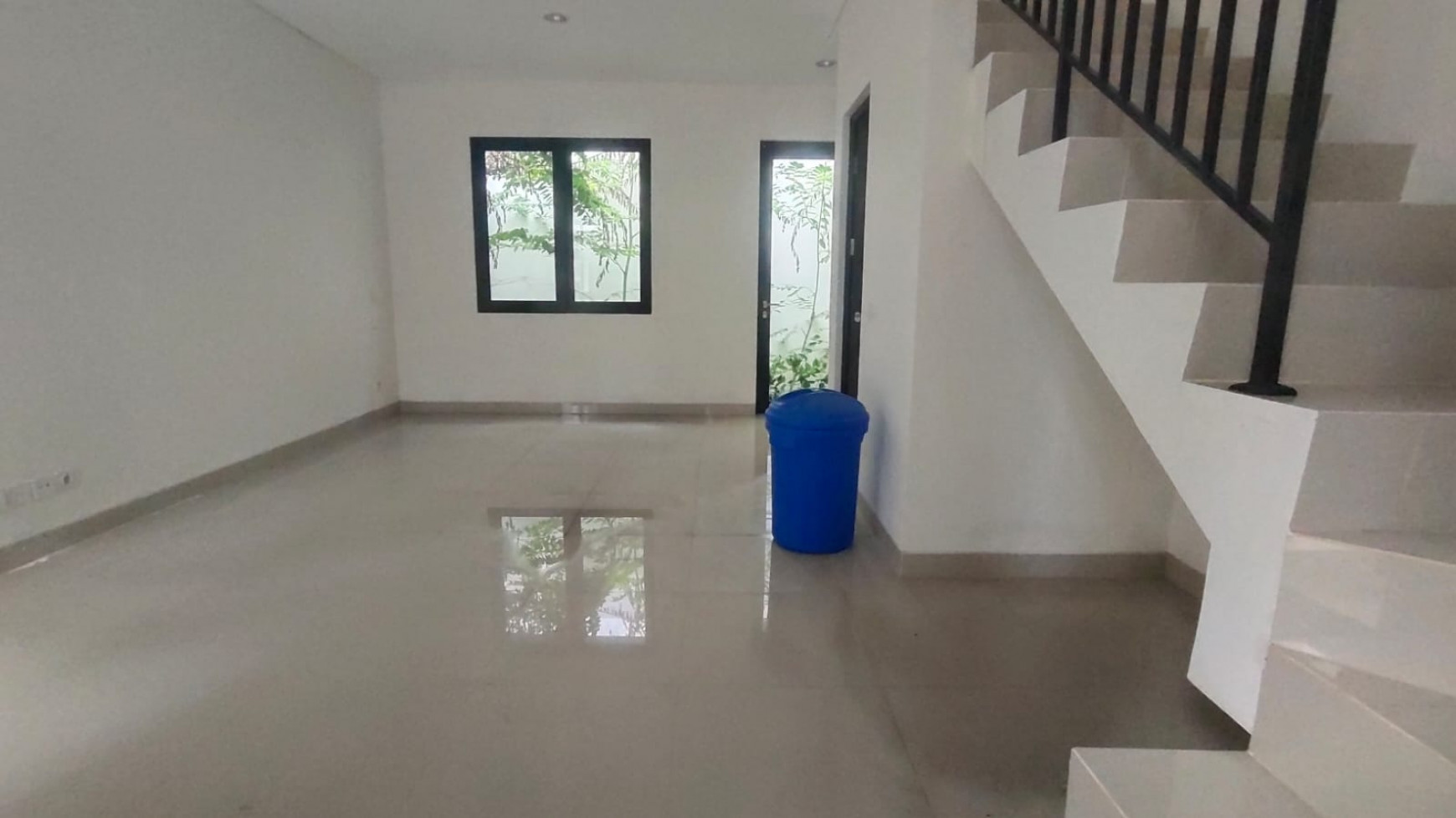 Rumah Baru di BSD dekat Taman Kota