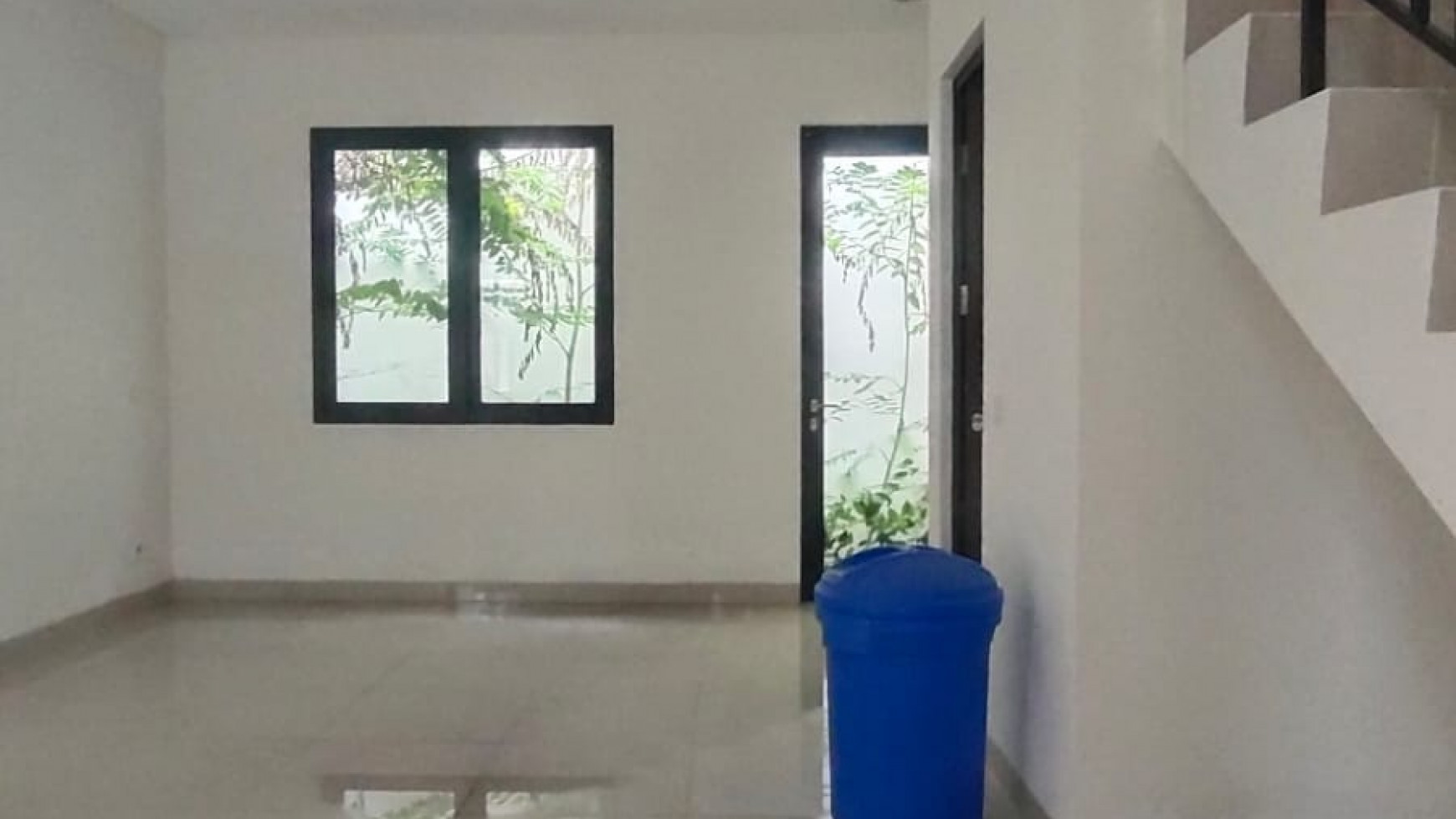 Rumah Baru di BSD dekat Taman Kota