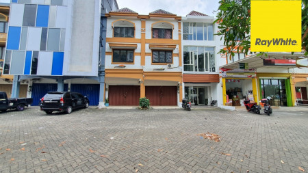 Disewakan Ruko 3 lantai di Jalan Darmo Permai, Surabaya