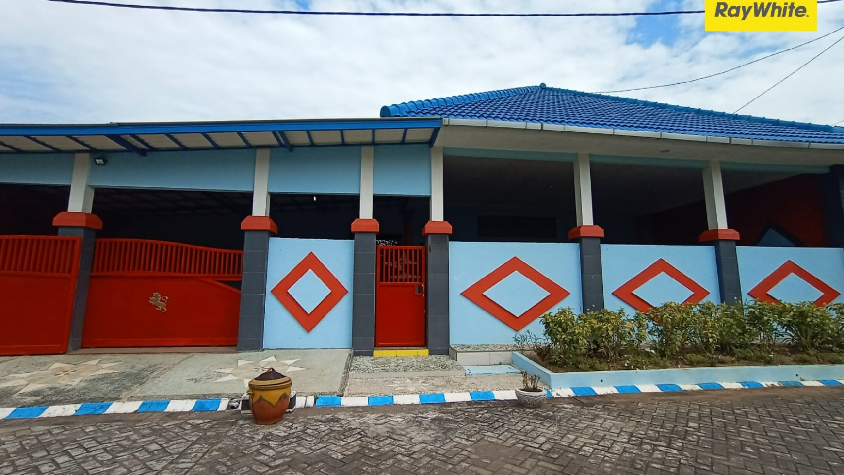 Dijual Rumah Siap Huni ada Kolam Renang di Puri Indah Sidoarjo