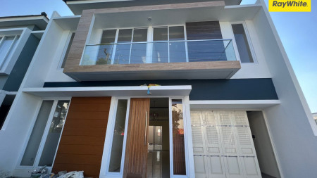 Dijual Rumah 2 lantai di Raya Bukit Palma Surabaya