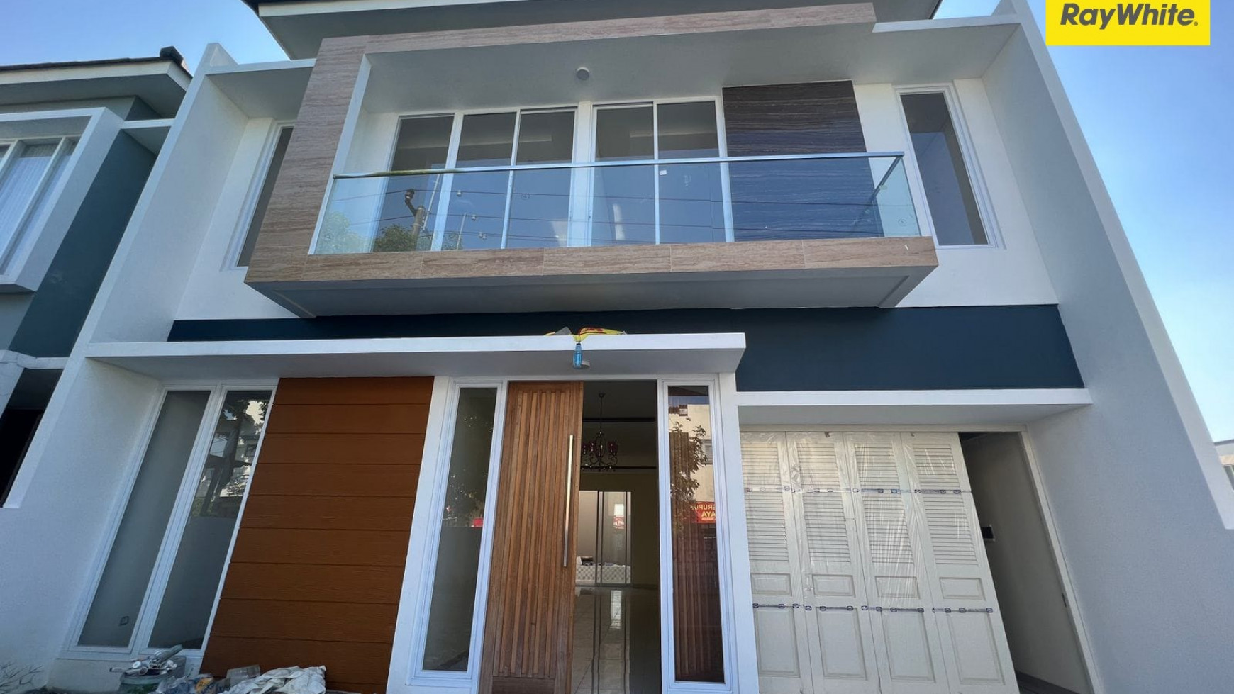 Dijual Rumah 2 lantai di Raya Bukit Palma Surabaya