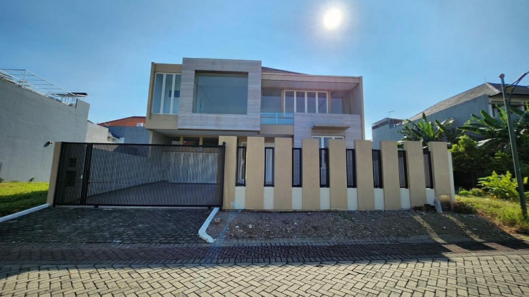 Dijual Rumah Baru Selat Golf Citraland Surabaya Barat - Modern Mewah 2 Lantai - Garasi Carport 4 Mobil - plus PAGAR