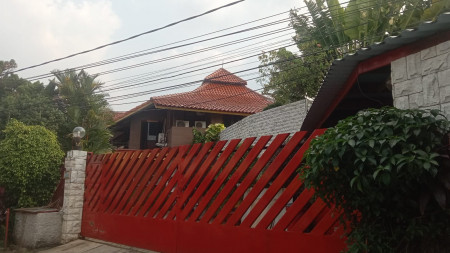 Rumah bagus, dengan Swimming Pool di Pasar Minggu - Jakarta Selatan