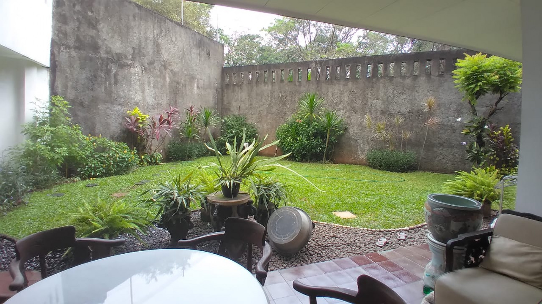 Rumah Bangun Kokoh dan Halaman Luas @Garuda