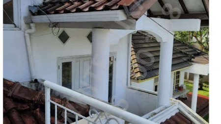 Dijual rumah di Jl. Setrasari 