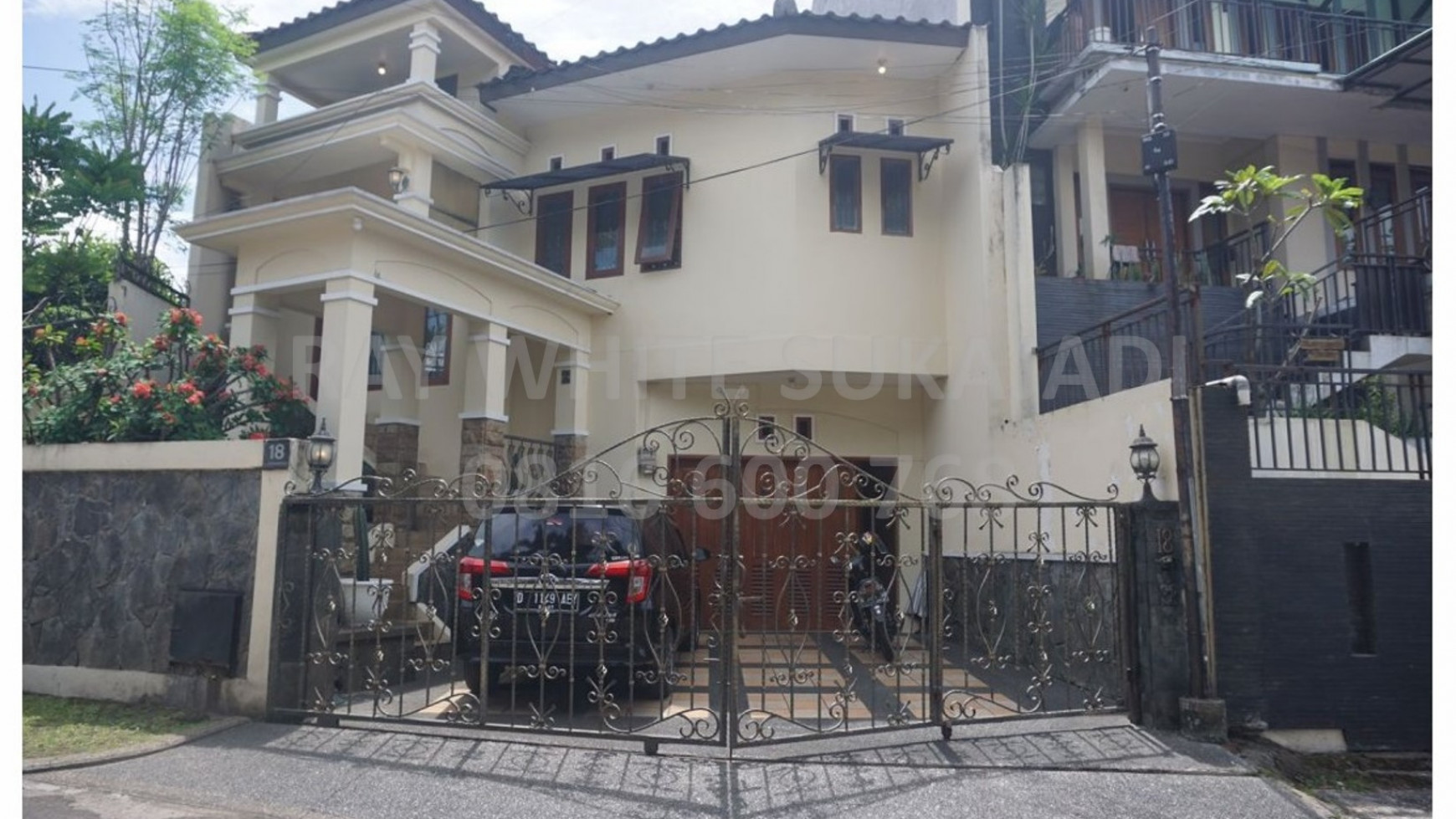 Dijual Rumah di Jl  Setrasari