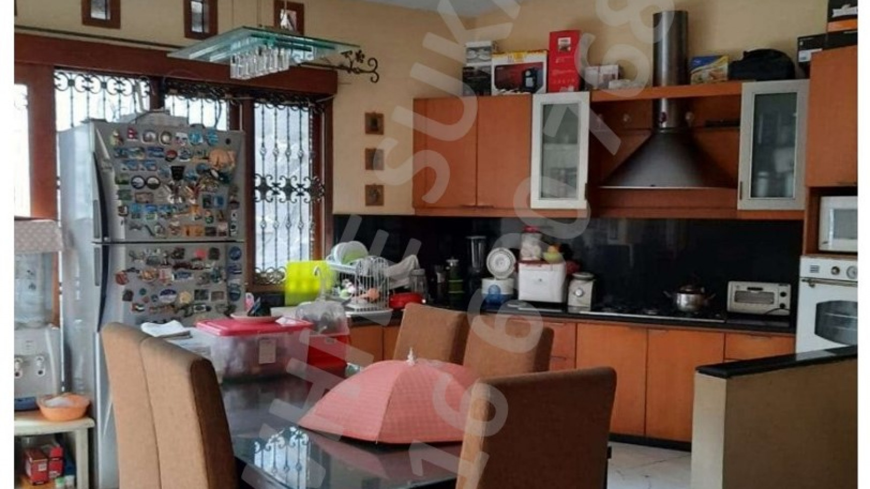 Dijual Rumah di Jl  Setrasari