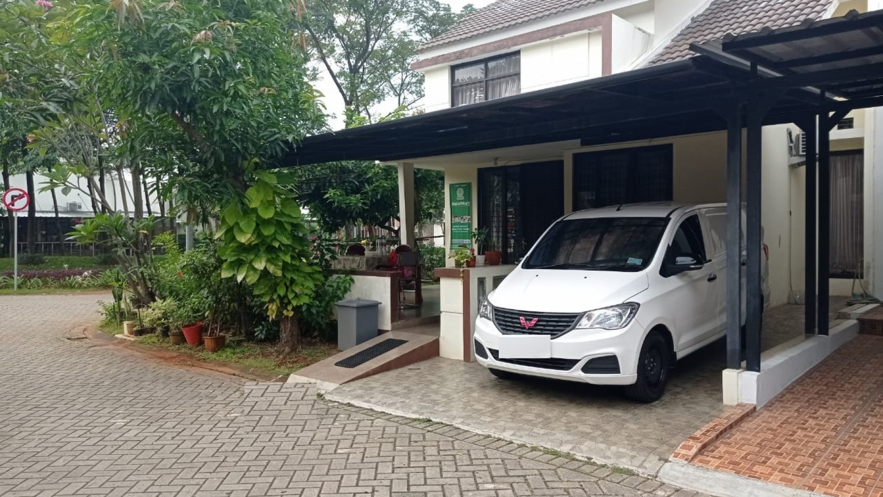 Rumah di Hook 2 lantai, bagus siap huni, dalam cluster di Graha Bintaro.