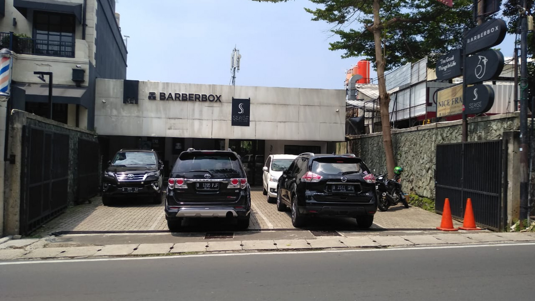 Bangunan komersil cocok untuk Resto / showroom