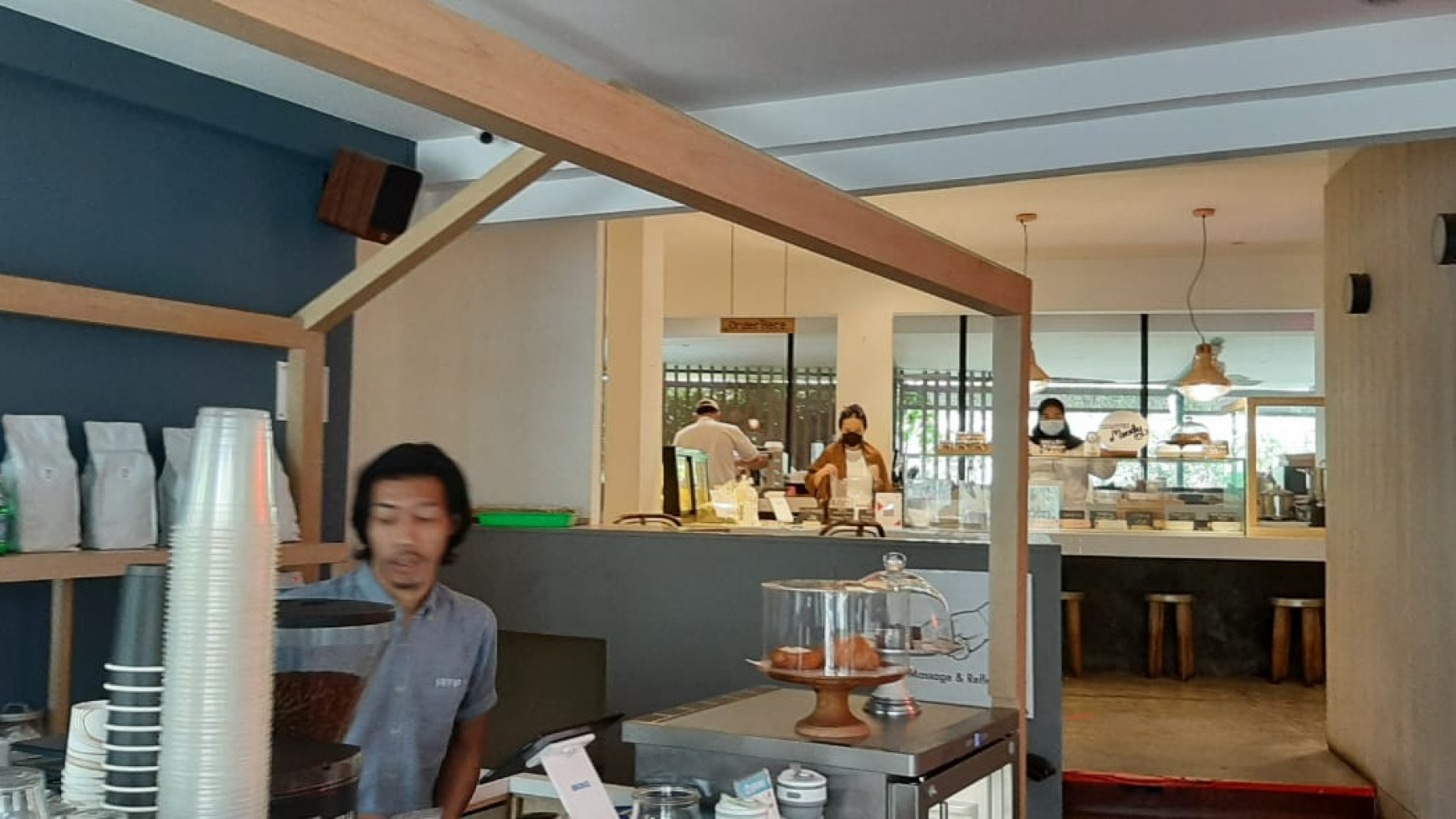 Bangunan komersil cocok untuk Resto / showroom