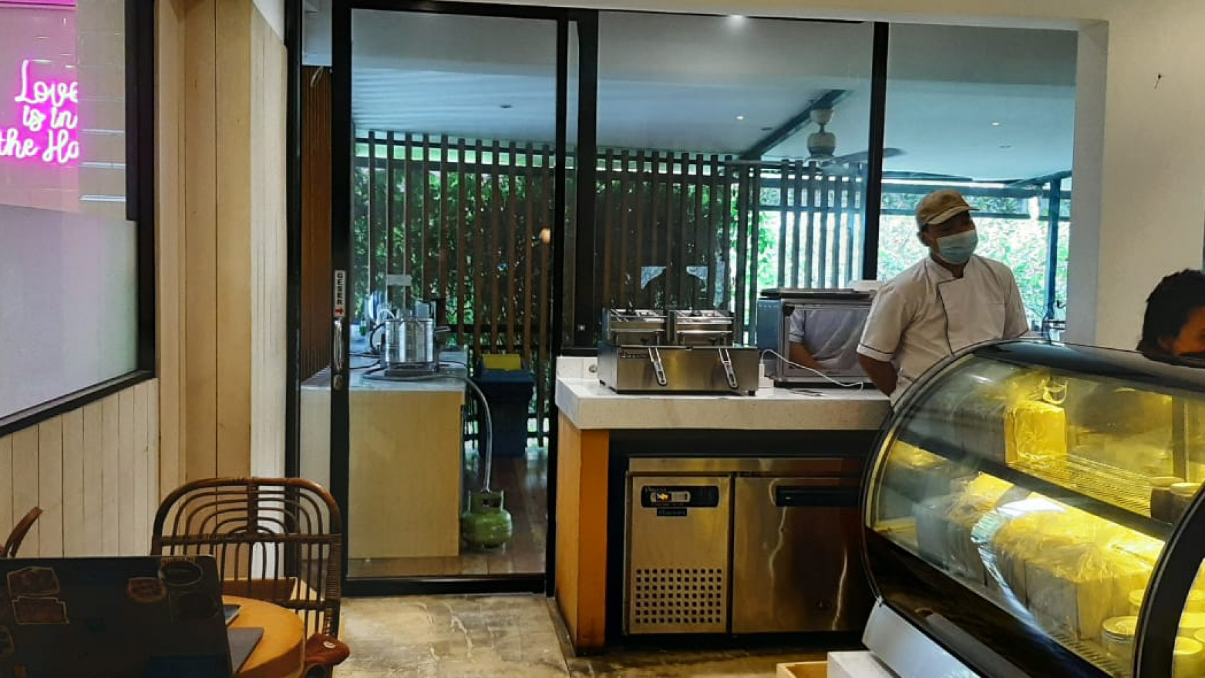 Bangunan komersil cocok untuk Resto / showroom