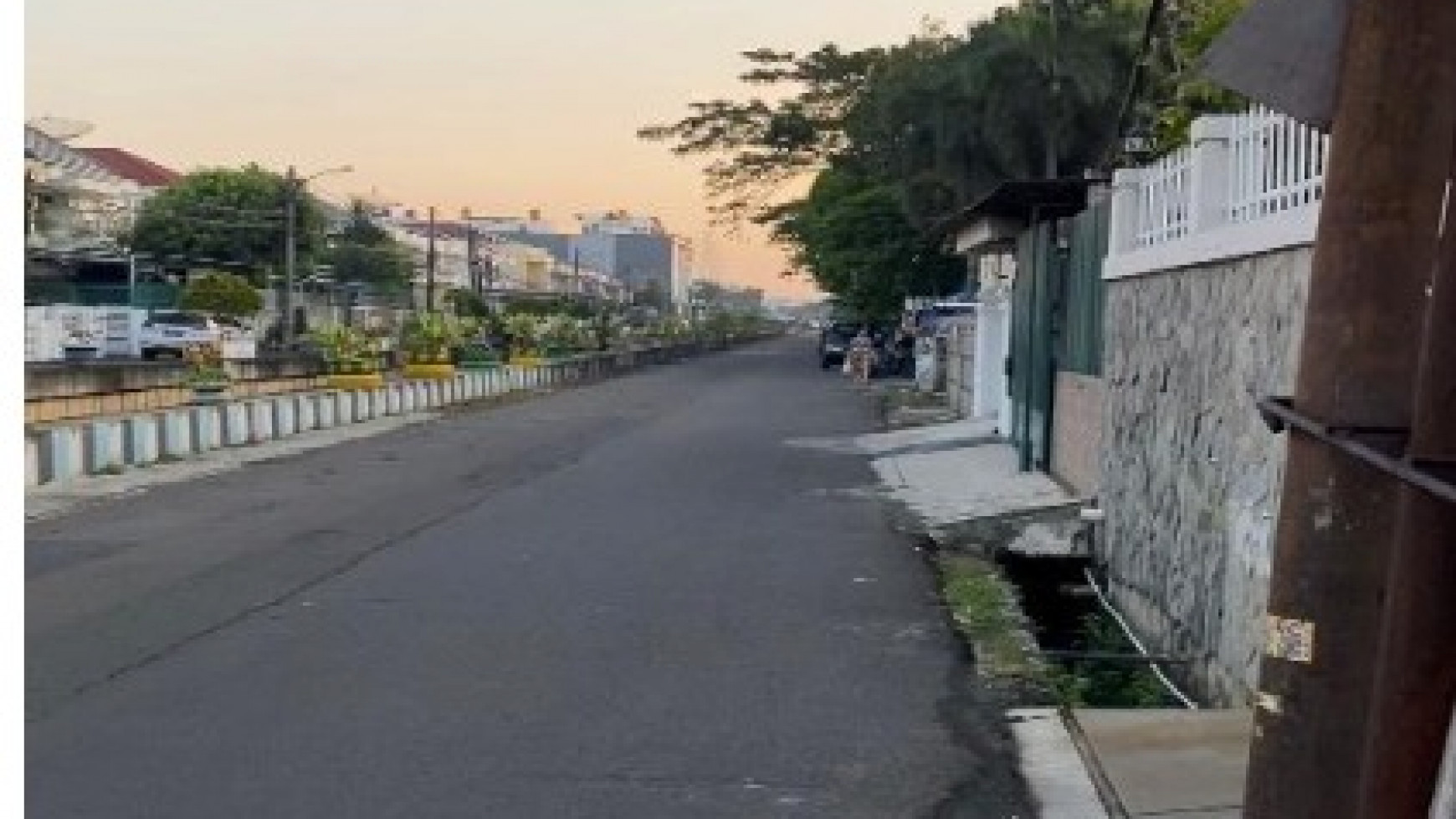 Dijual Rumah 3 Lantai di Kebon Jeruk 