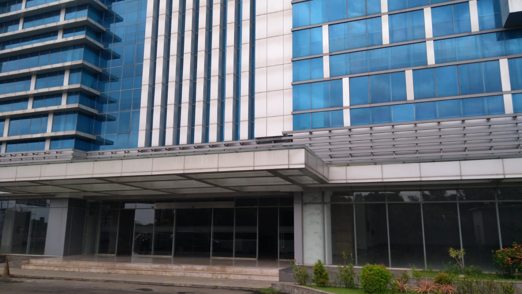 FOR SALE & LEASE OFFICE BUILDING PLAZA CAS CENGKARENG BUSSINES CITY  TANGERANG