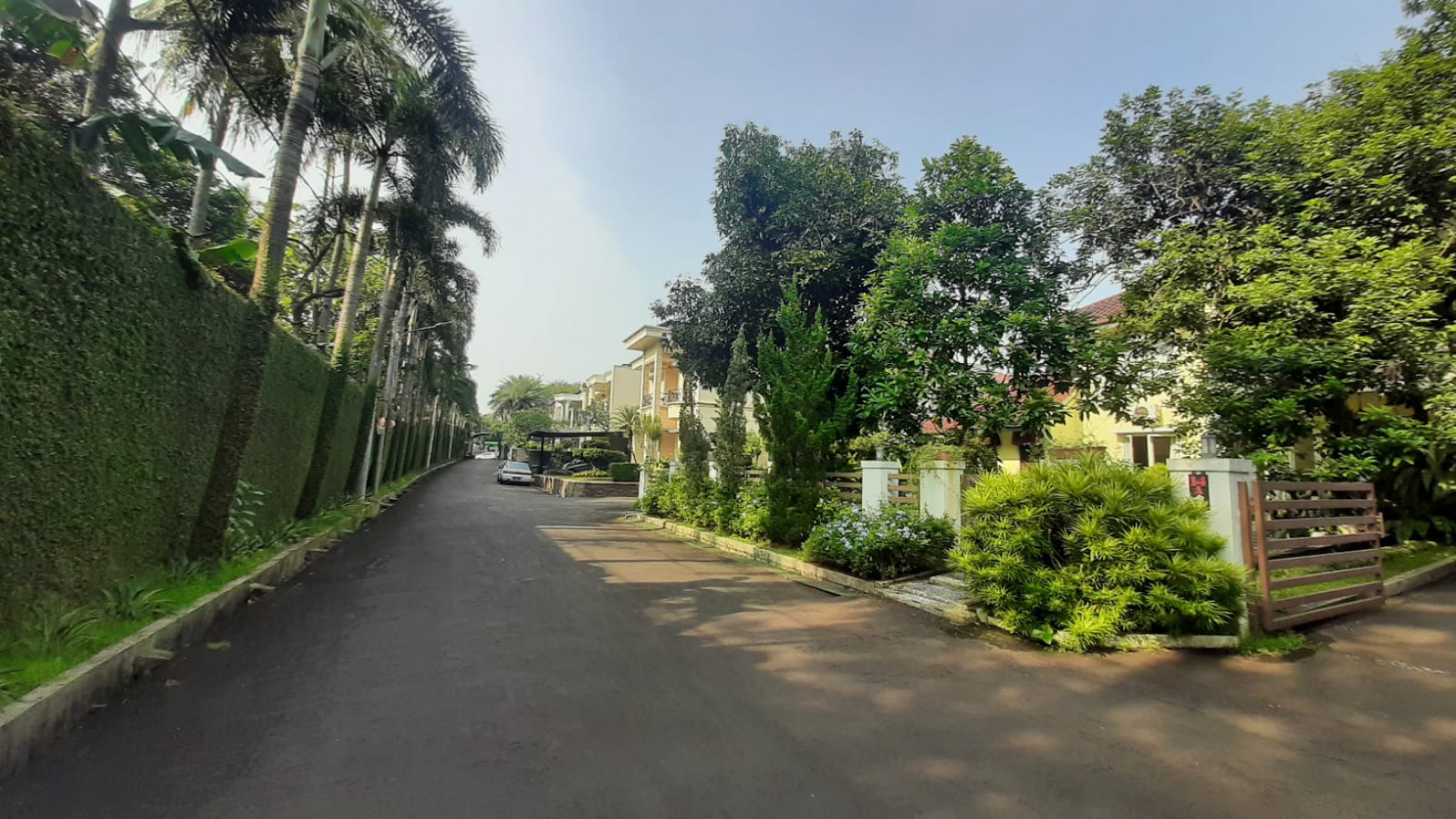 Rumah cakep dan asri dalam komplek di Cilandak jaksel