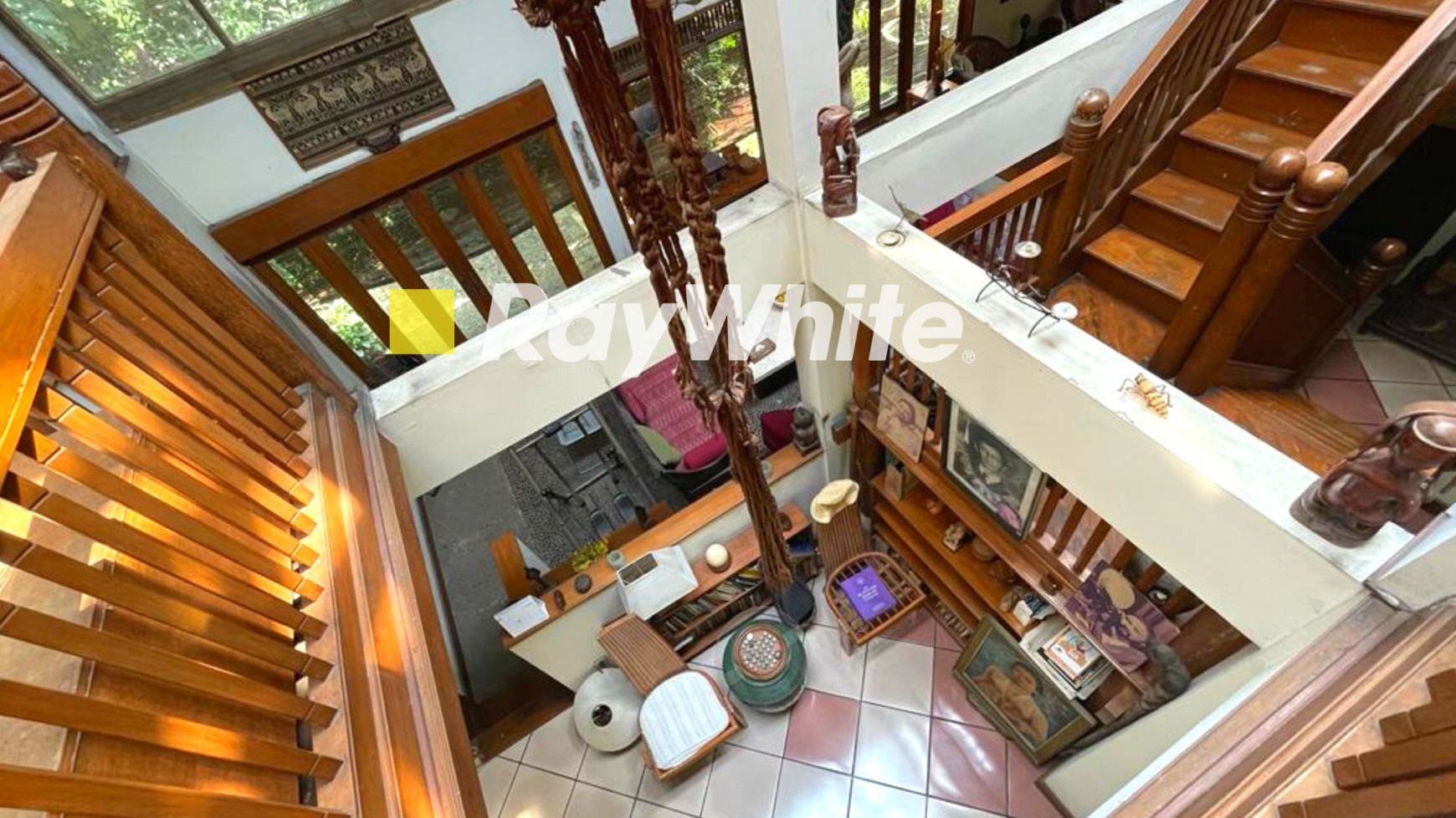 Tropical House Super Cantik Dalam Komplek Di Cinere