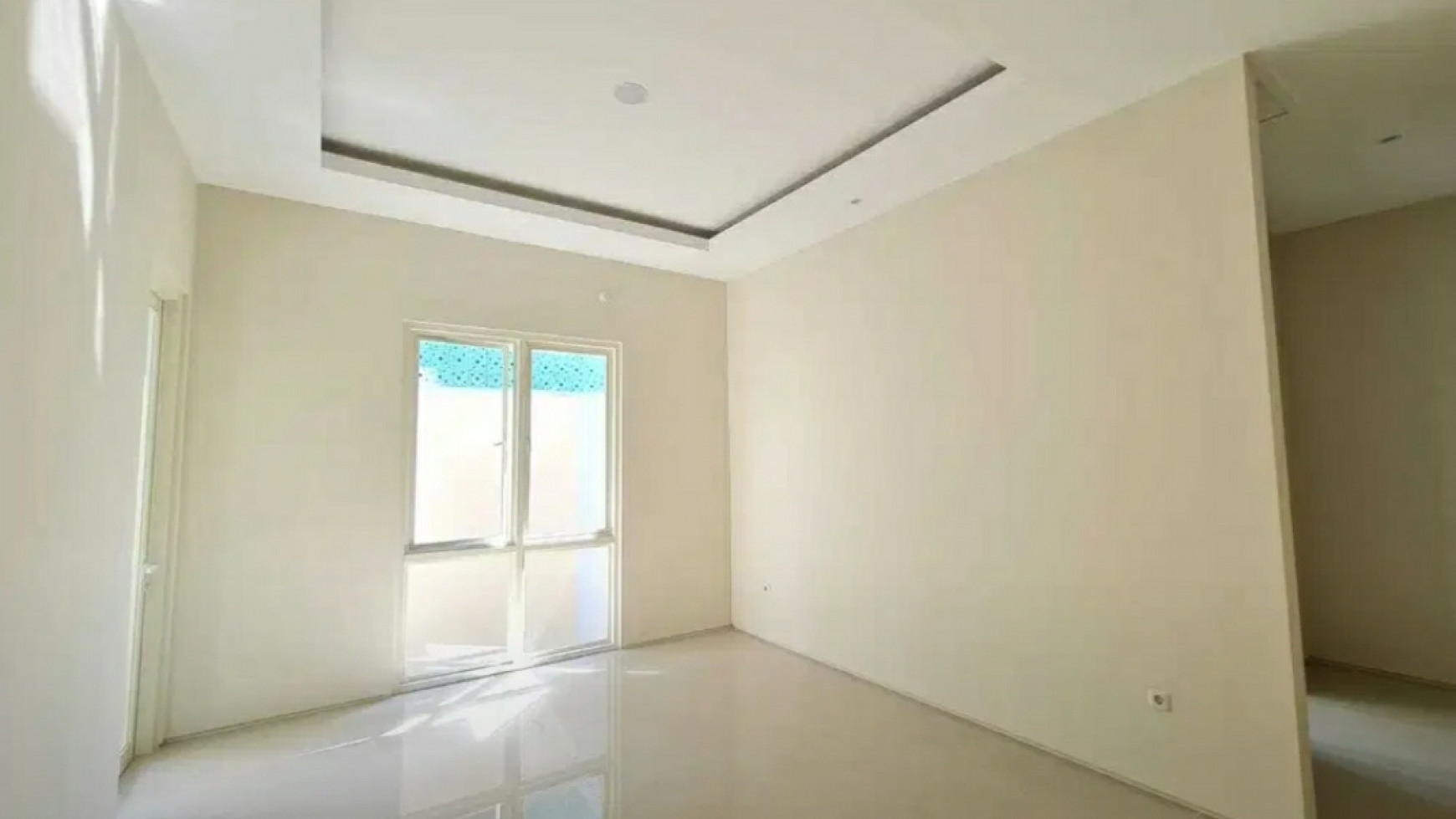 Dijual Rumah Eastwood Citraland Surabaya Barat- Baru 2 Lantai- Luas 200 m2 - Modern New Design Strategis dekat GWalk, Pasar Modern