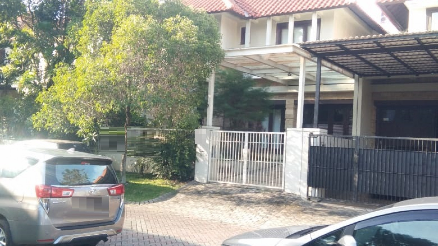 Dijual Rumah 2 lantai di Graha family, Surabaya