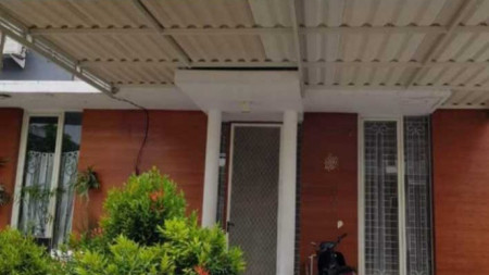 Dijual Rumah 2 Lantai di Jambangan Town House, Surabaya