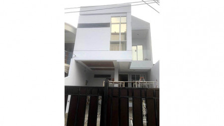 Rumah Janur Kuning, Kelapa Gading Luas 6x17m2