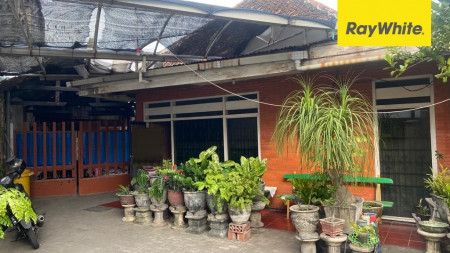 Dijual Rumah SHM Pusat Kota di Jalan Melawai, Surabaya