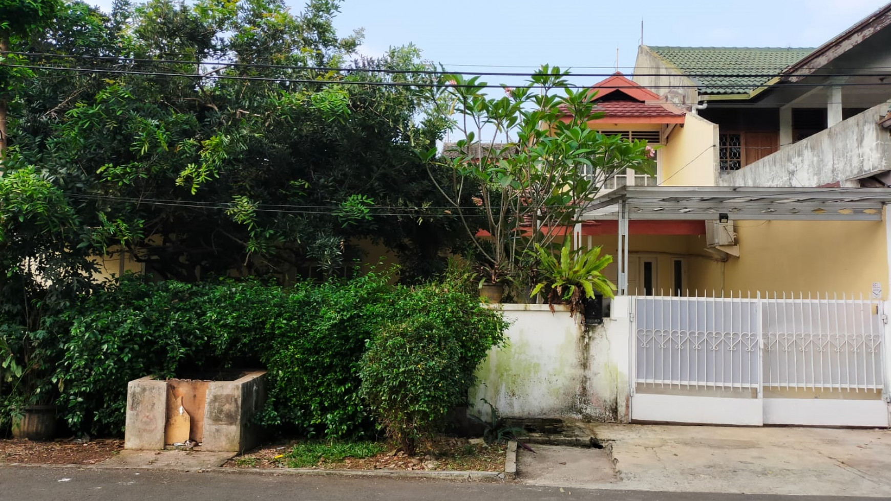 Rumah 2 lantai bagus, rapih bebas banjir di Pondok Ranji