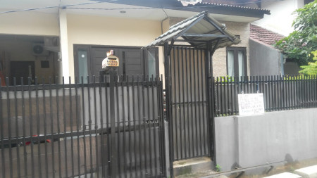 Rumah siap huni di pondok aren.