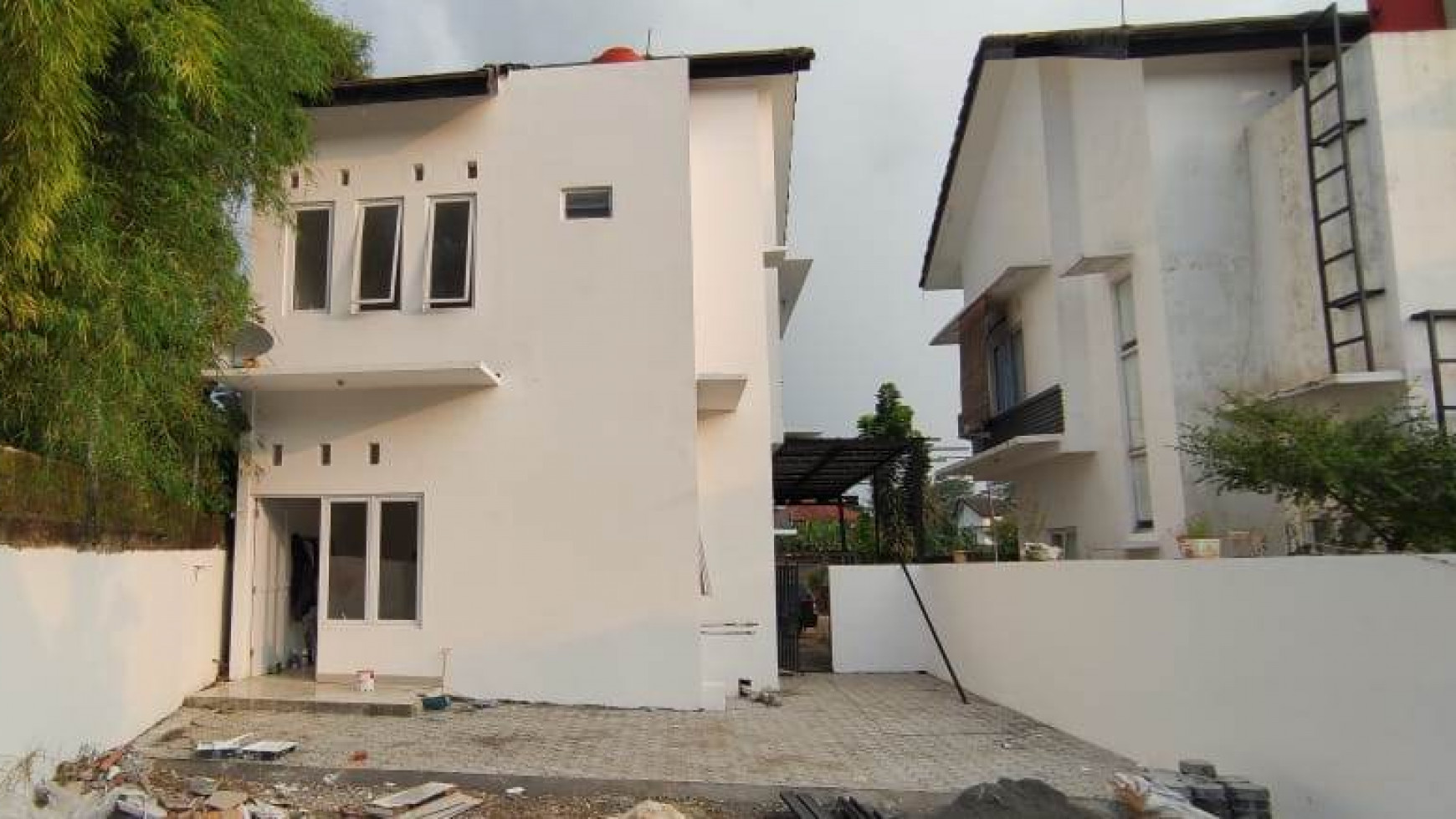 Rumah brand new siap huni di legoso ciputat