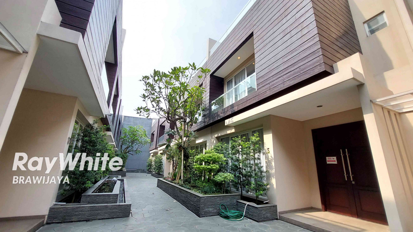 TOWNHOUSE DI KEMANG, DALAM CLUSTER, SIAP HUNI, PRIVATE POOL, DEKAT MAL KEMANG VILLAGE