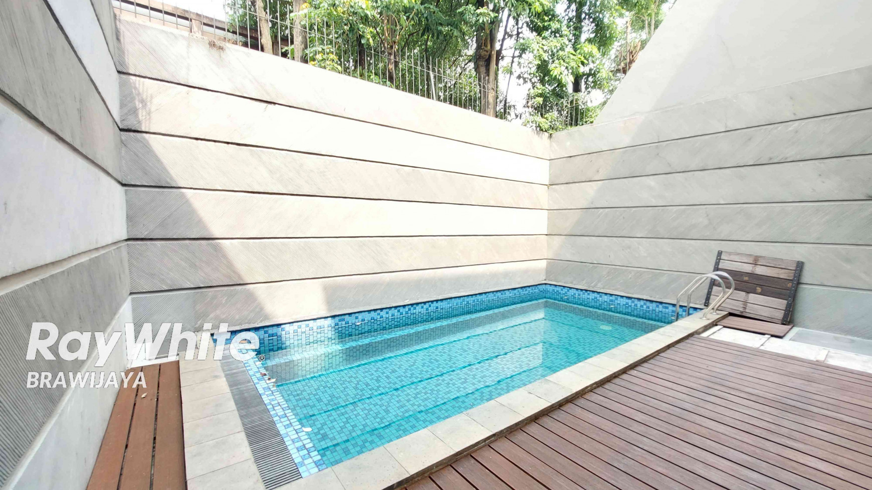 TOWNHOUSE DI KEMANG, DALAM CLUSTER, SIAP HUNI, PRIVATE POOL, DEKAT MAL KEMANG VILLAGE