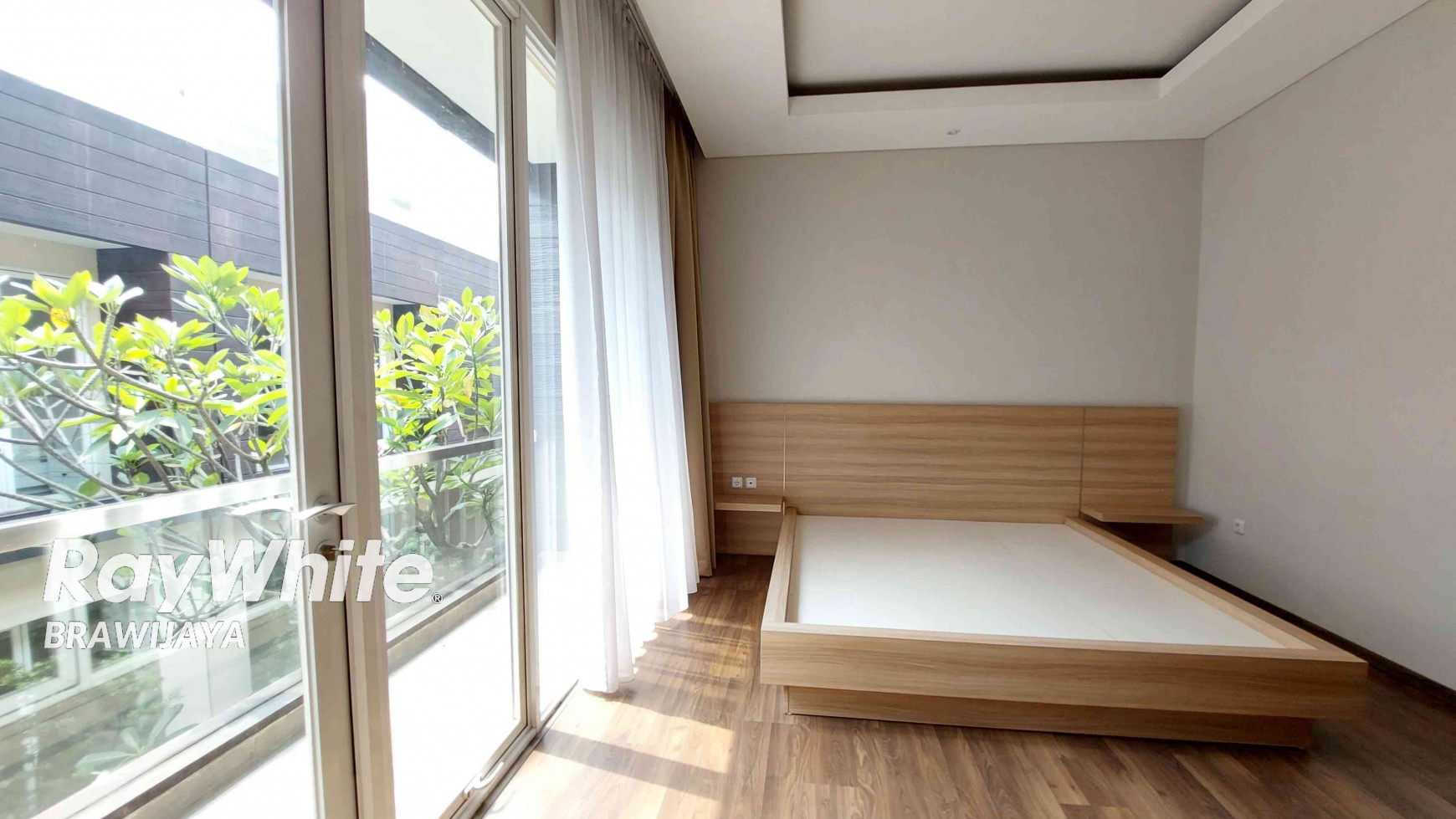 TOWNHOUSE DI KEMANG, DALAM CLUSTER, SIAP HUNI, PRIVATE POOL, DEKAT MAL KEMANG VILLAGE