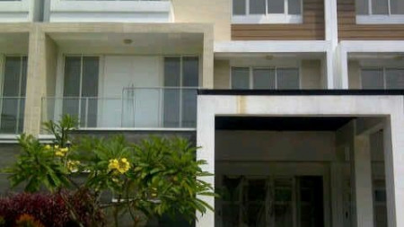 Dijual Rumah 3 lantai di Golf Residence at Kemayoran, Jakarta