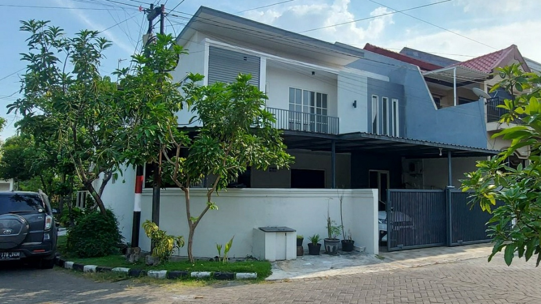 2 Milyar-an Rumah Babatan Pratama Wiyung Surabaya Barat- 5 K.Tidur BESAR2- FULL FURNISHED- Dekat Pakuwon Mall