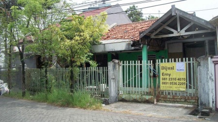 Rumah Hitung Tanah !!! di Kendangsari, Hadap Selatan, Row Jalan Lebar bisa 2 mobil