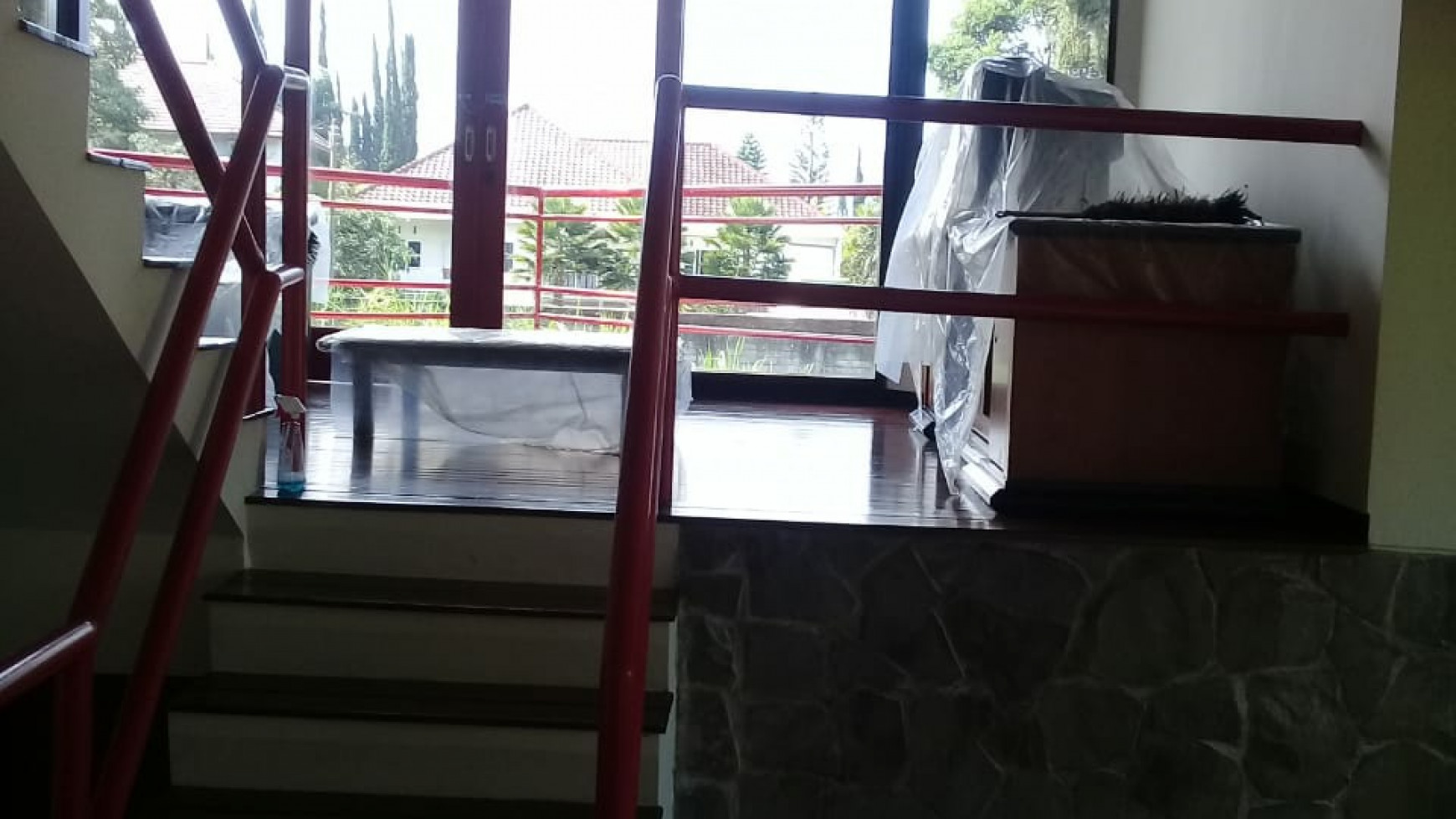 Dijual Villa Klub Bunga - Batu - Malang - JATIM - Luas 426 m2 - 2 Lantai - SHM - Fresh Cantik Siap Huni