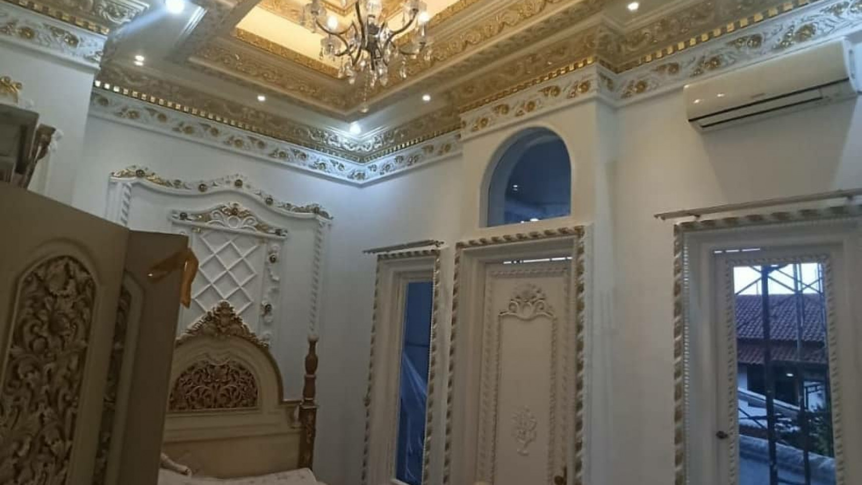 Dijual Rumah Gayungsari Timur Surabaya Selatan- MARMER Mewah - Full Furnished - PRIVATE Swimming Pool Strategis dekat Raya A Yani dan Masjid Al Akhbar