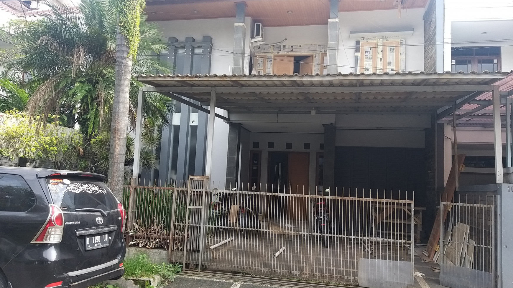 Rumah 2 lantai  Furnished , PUSAT KOTA