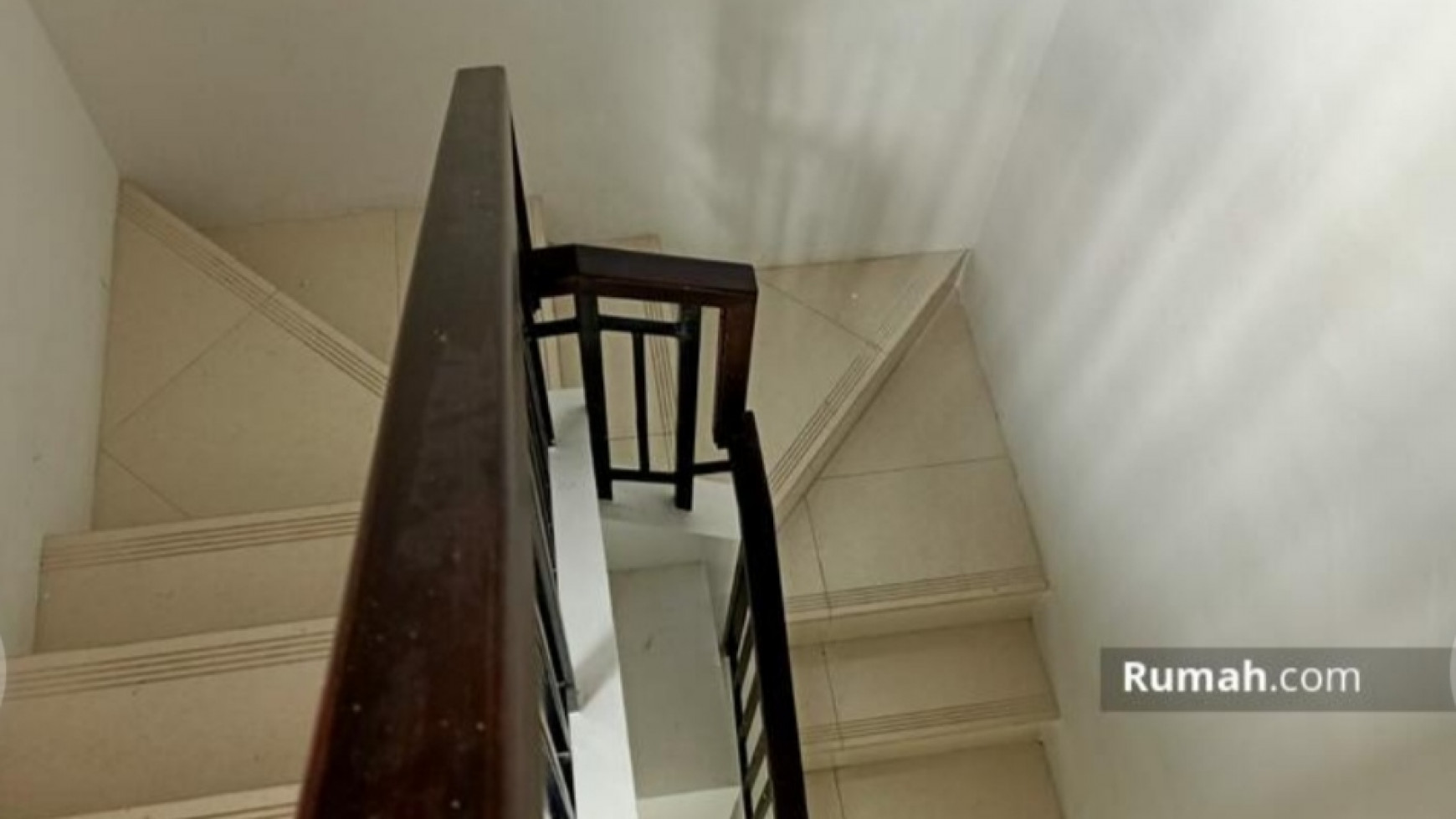 Hot Properti. Rumah Mewah The Eminent Precia, Bsd