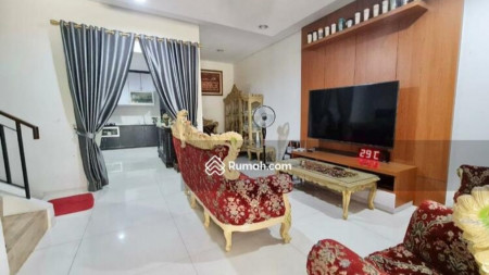 Termurah. Rumah Elite Kireina Park BSD, Depan Taman..